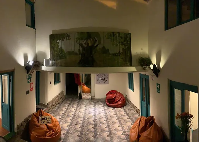 Gaia House Hostal *