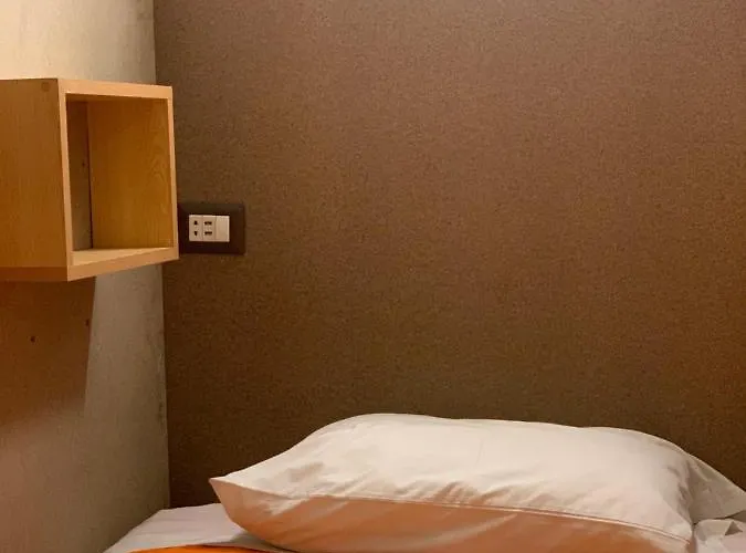 Gaia House Hostal *