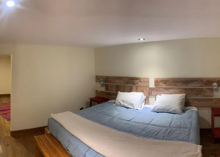 Gaia House Hostal *